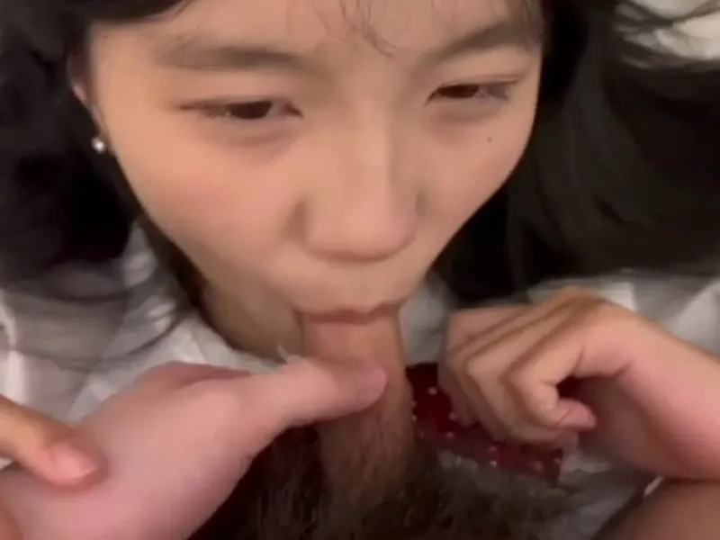Em loli dễ thương liếm dương vật biến em thành con em đĩ dâm dục p2